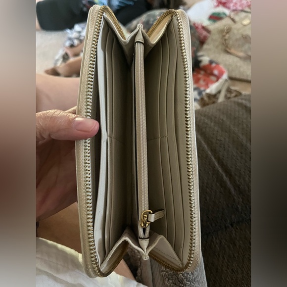 MK Zippy Cloth Large Wallet - Picture 3 of 12